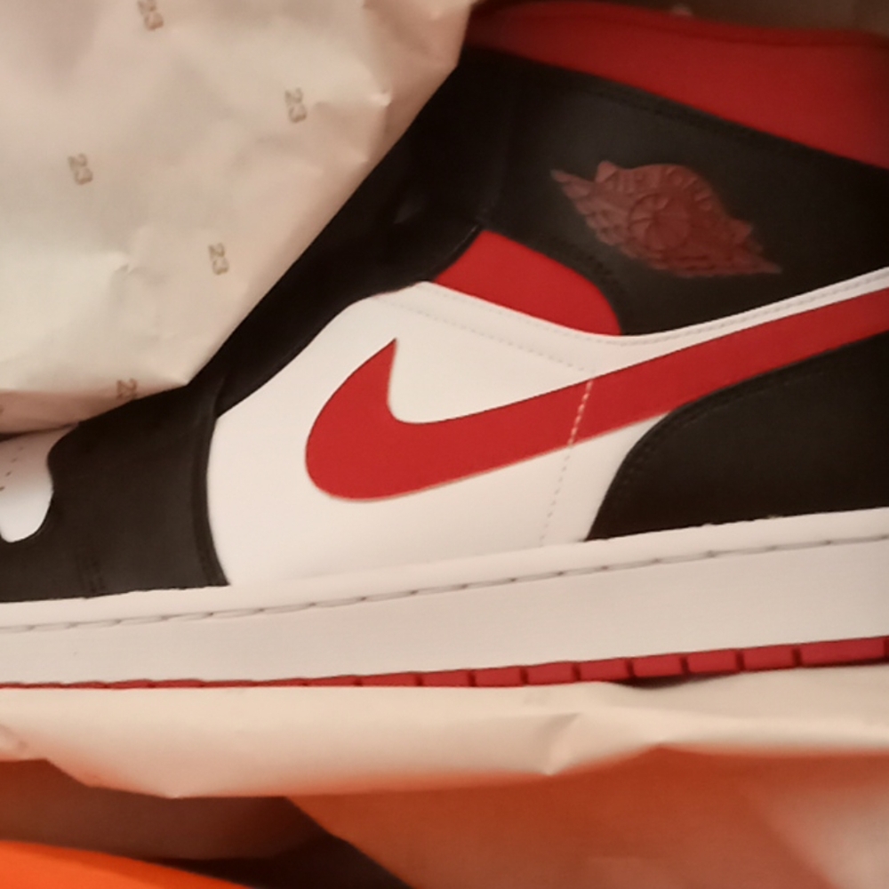 Jordan 1 mid red and black